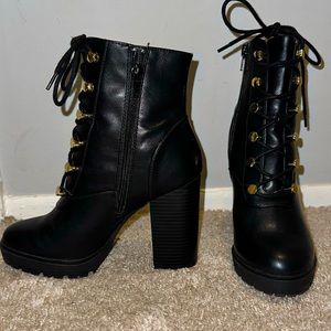 Black leather bootie! Size 7!! Worn once!! Great spring, fall, winter bootie!!